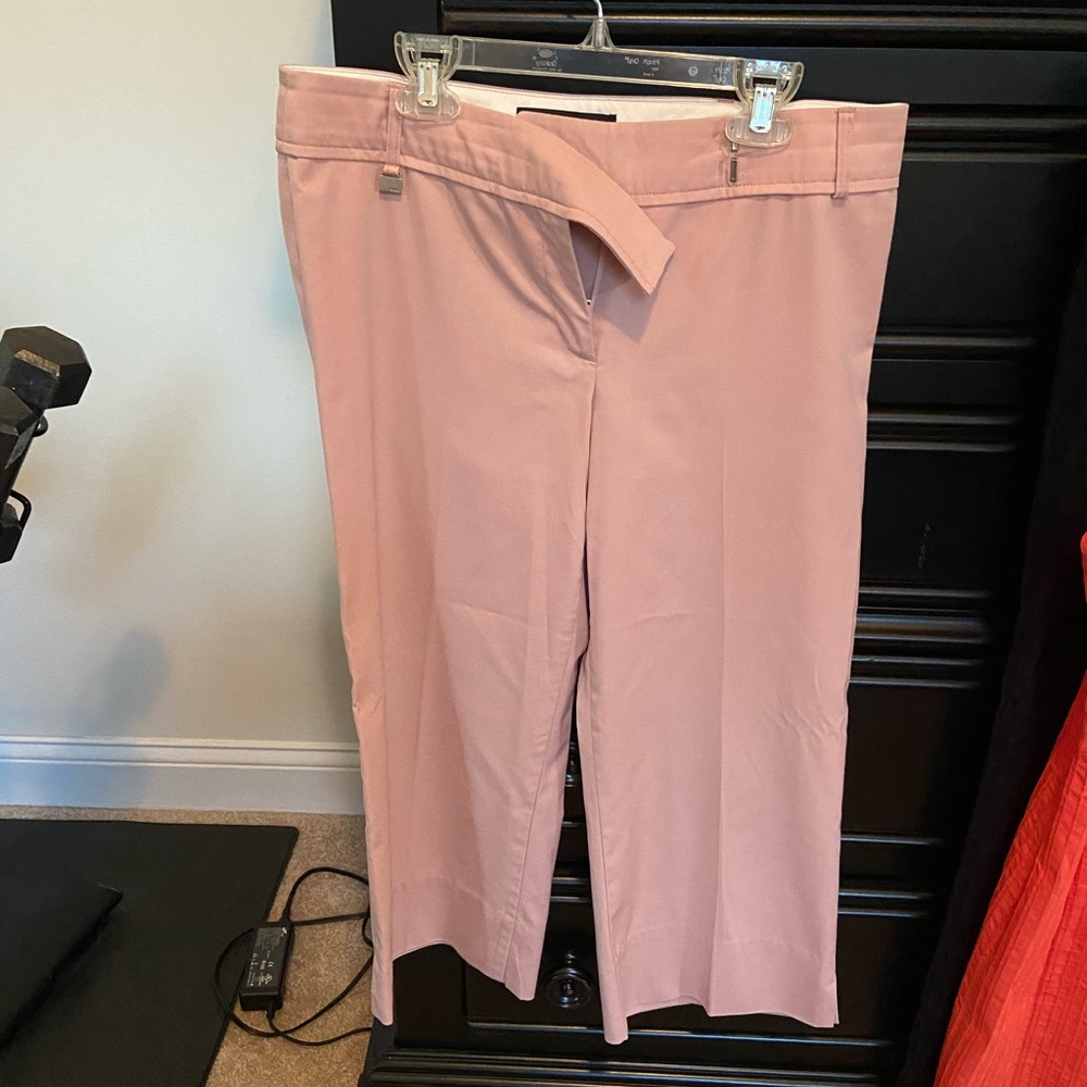 Vguc size 6 BCBG blush cropped pants. Mark on back